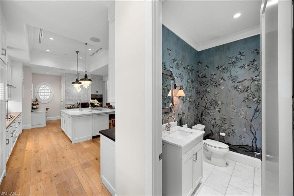 550 4th Ave N, Naples, FL 34102-13