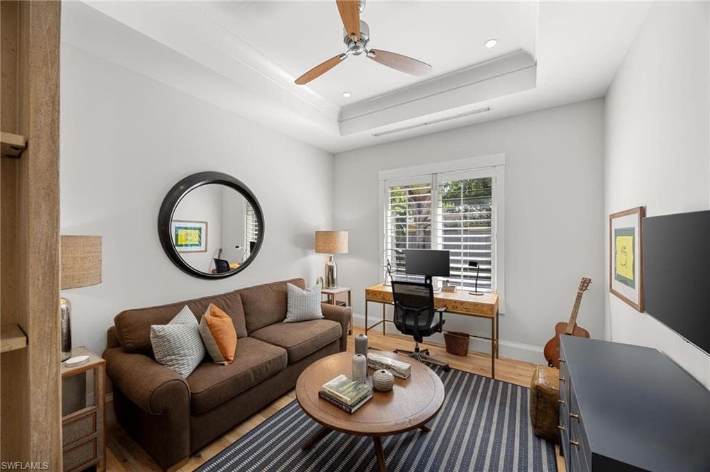 550 4th Ave N, Naples, FL 34102-23