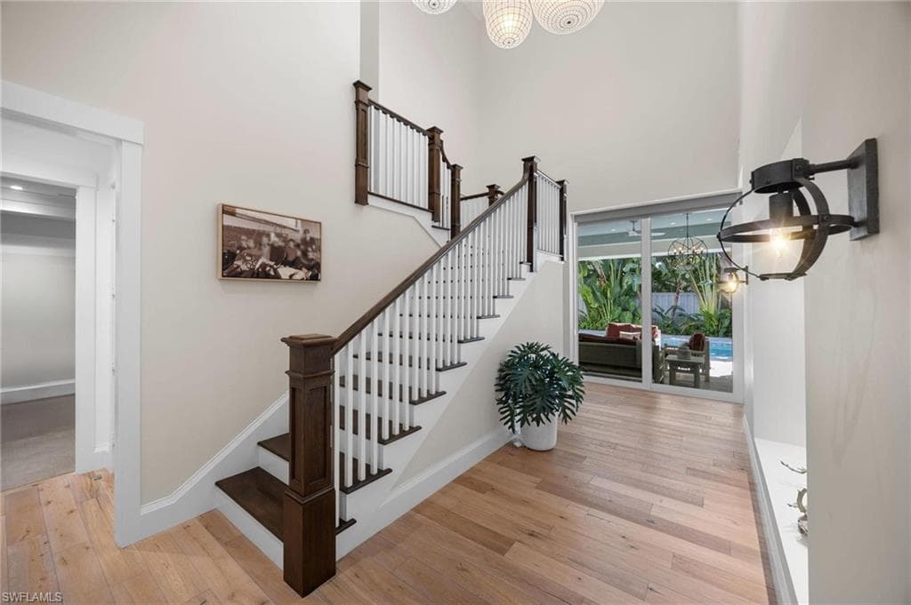 550 4th Ave N, Naples, FL 34102-24