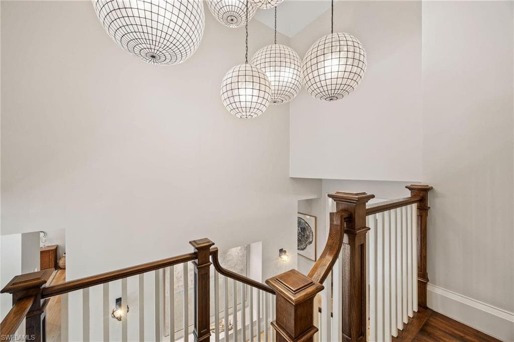 550 4th Ave N, Naples, FL 34102-25