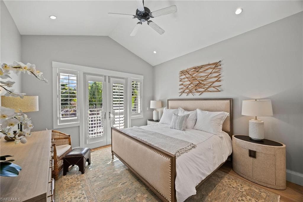 550 4th Ave N, Naples, FL 34102-27