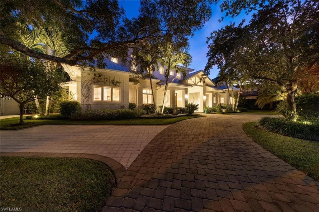 550 4th Ave N, Naples, FL 34102-1