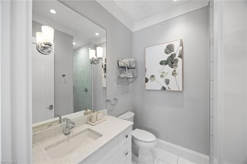 550 4th Ave N, Naples, FL 34102-28