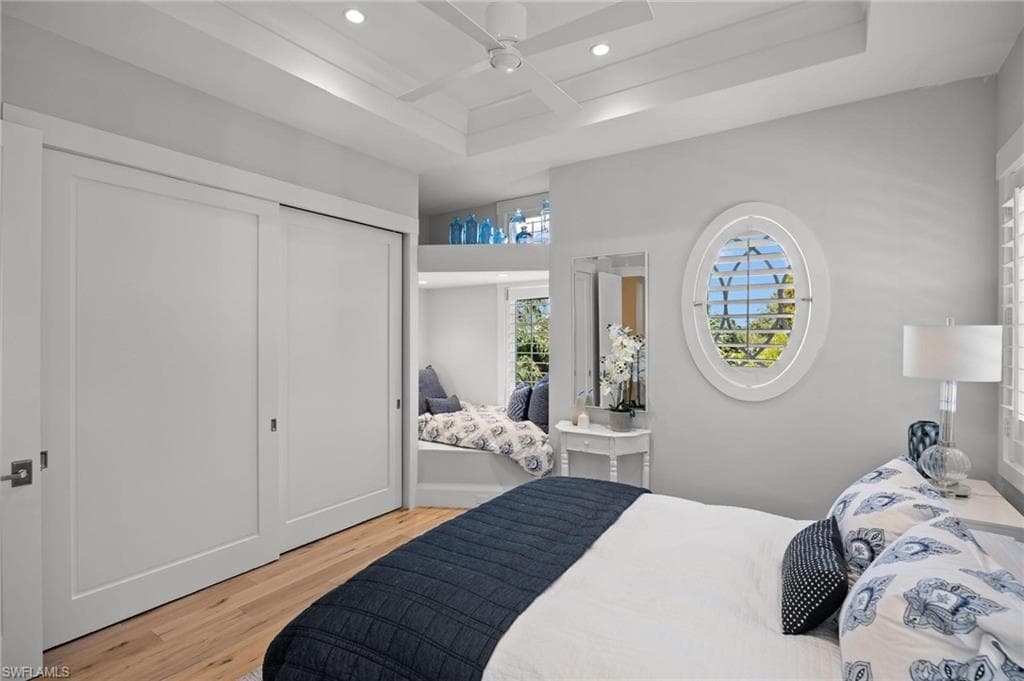 550 4th Ave N, Naples, FL 34102-30