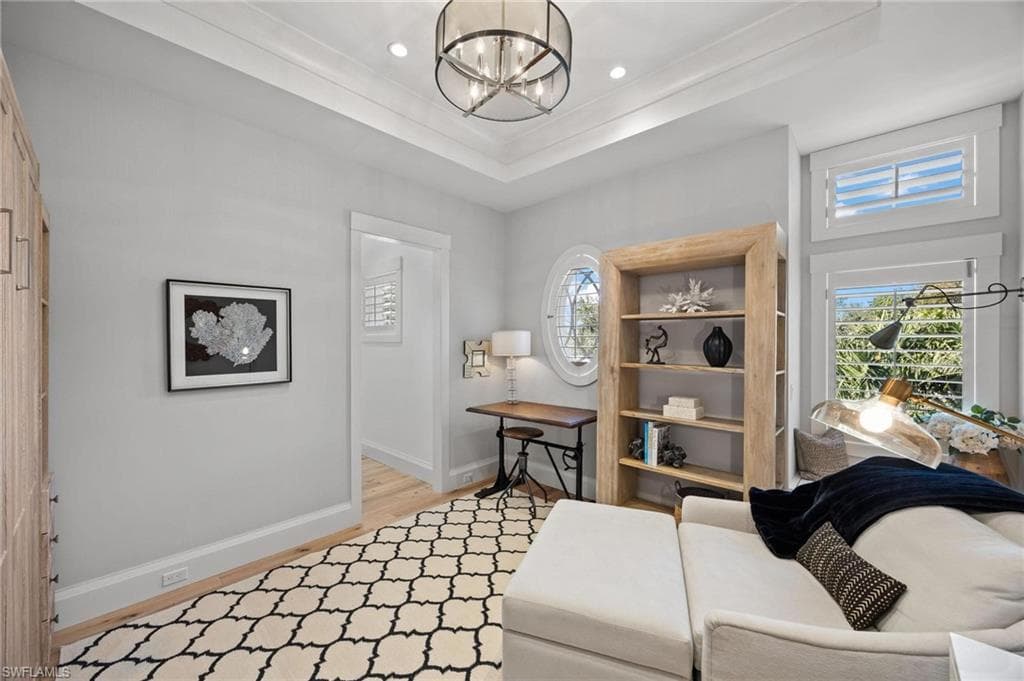 550 4th Ave N, Naples, FL 34102-32