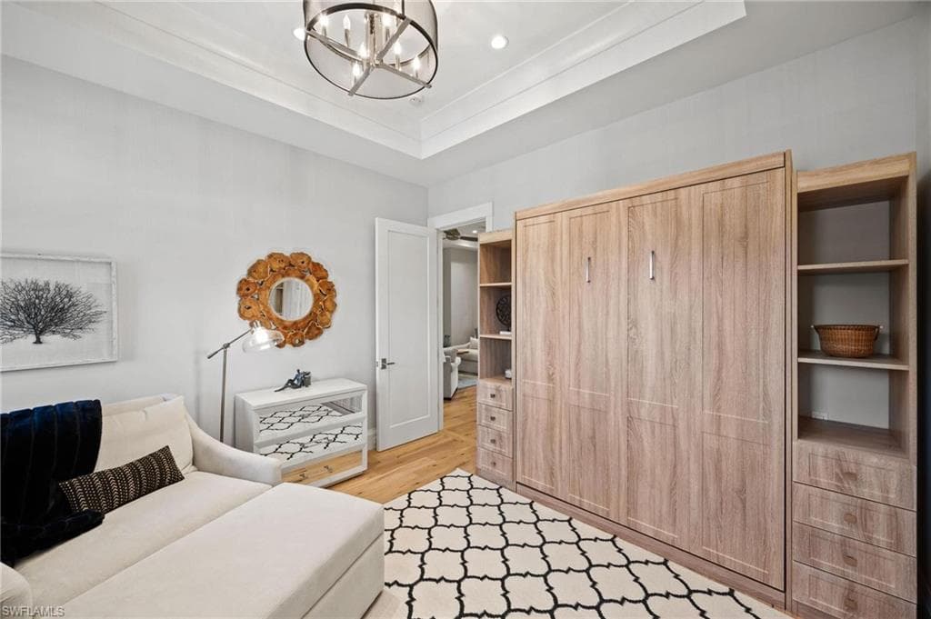 550 4th Ave N, Naples, FL 34102-33