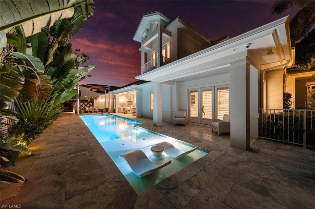 550 4th Ave N, Naples, FL 34102-2