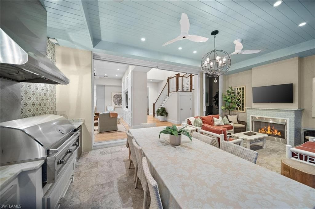 550 4th Ave N, Naples, FL 34102-39