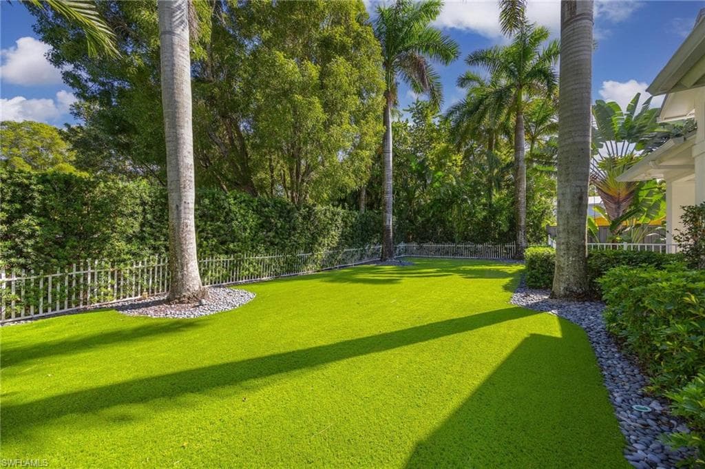 550 4th Ave N, Naples, FL 34102-40