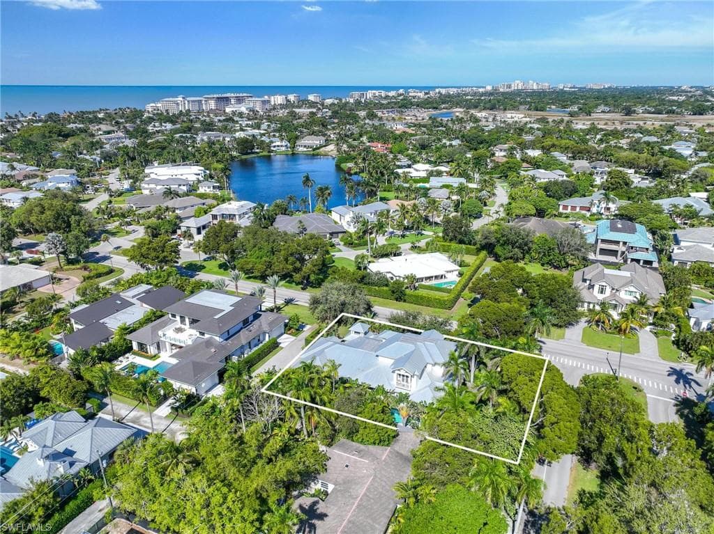 550 4th Ave N, Naples, FL 34102-49