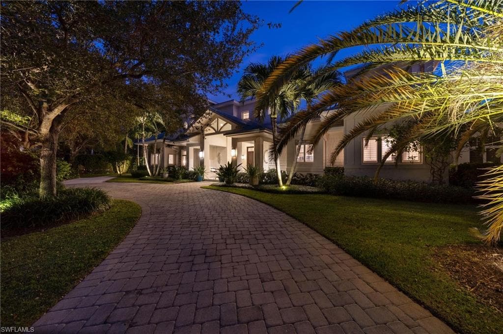 550 4th Ave N, Naples, FL 34102-4