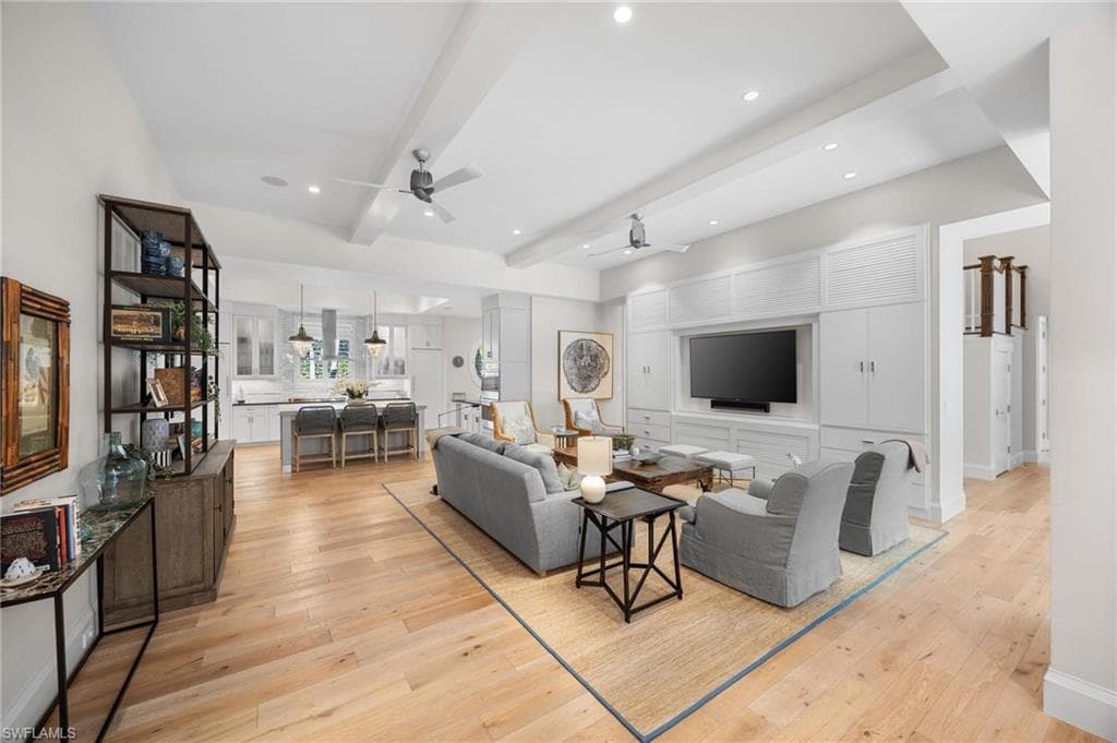 550 4th Ave N, Naples, FL 34102-7