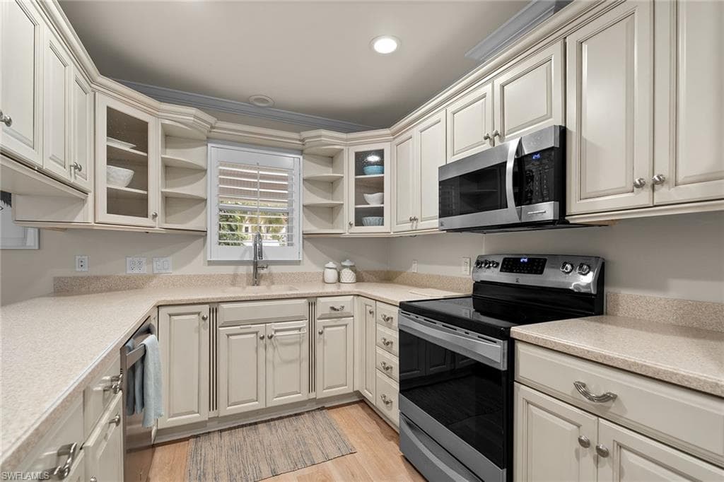 1145 4th St S 5, Naples, FL 34102-9