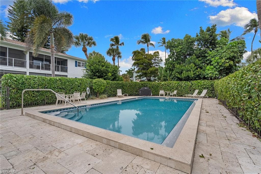 1145 4th St S 5, Naples, FL 34102-26