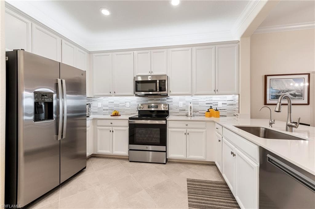 2652 Vine Ave, Naples, FL 34120-9