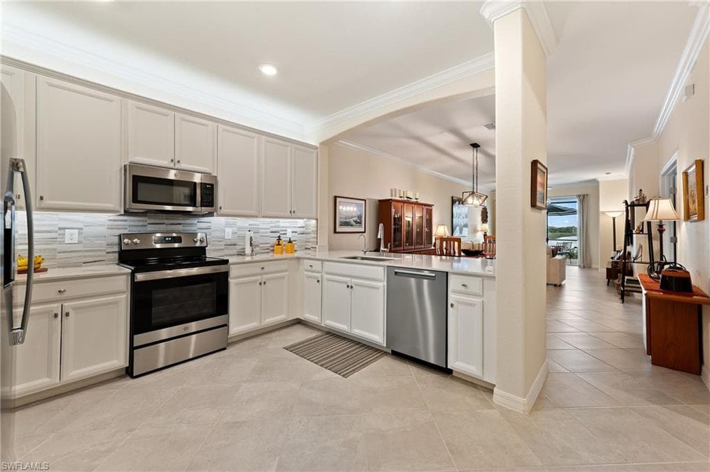 2652 Vine Ave, Naples, FL 34120-10