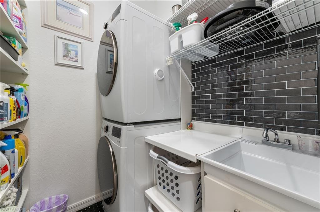 2652 Vine Ave, Naples, FL 34120-18