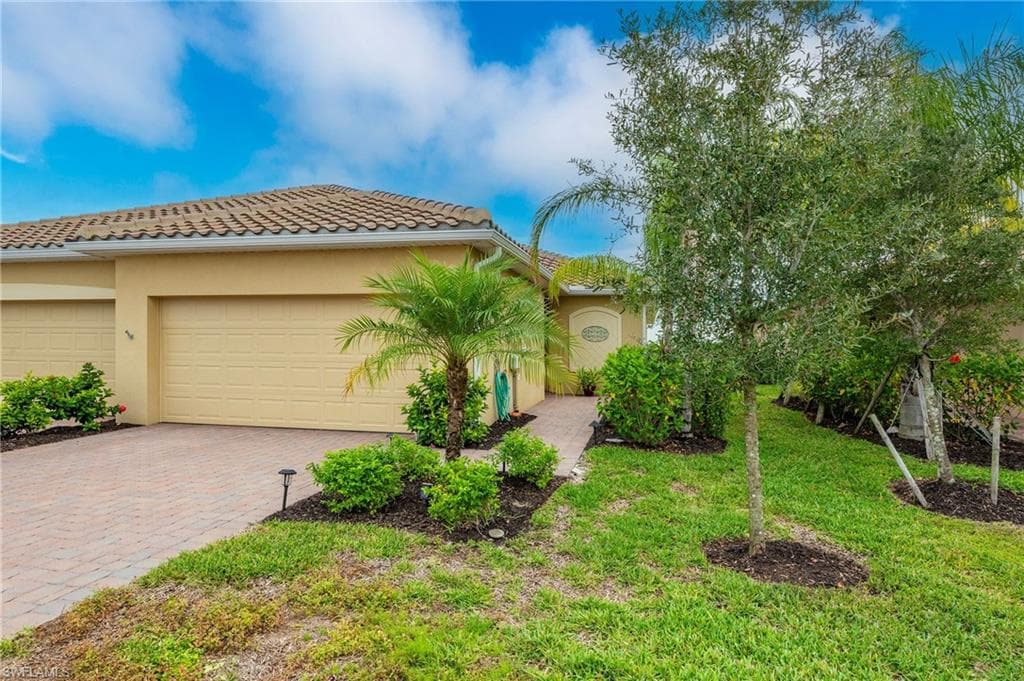 2652 Vine Ave, Naples, FL 34120-25