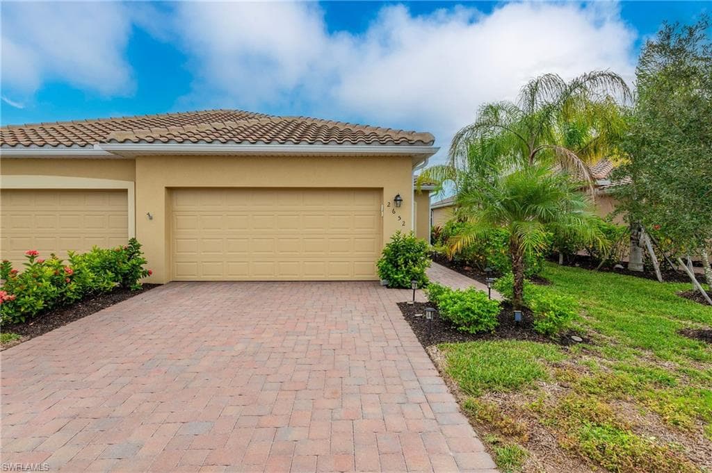 2652 Vine Ave, Naples, FL 34120-33