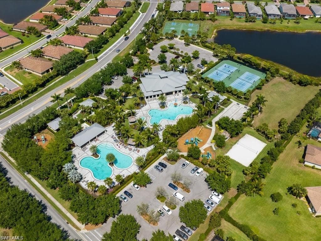 2652 Vine Ave, Naples, FL 34120-37