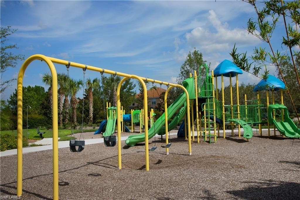 2652 Vine Ave, Naples, FL 34120-41