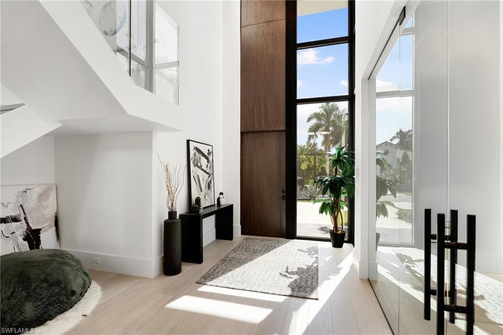 641 Starboard Dr, Naples, FL 34103-8