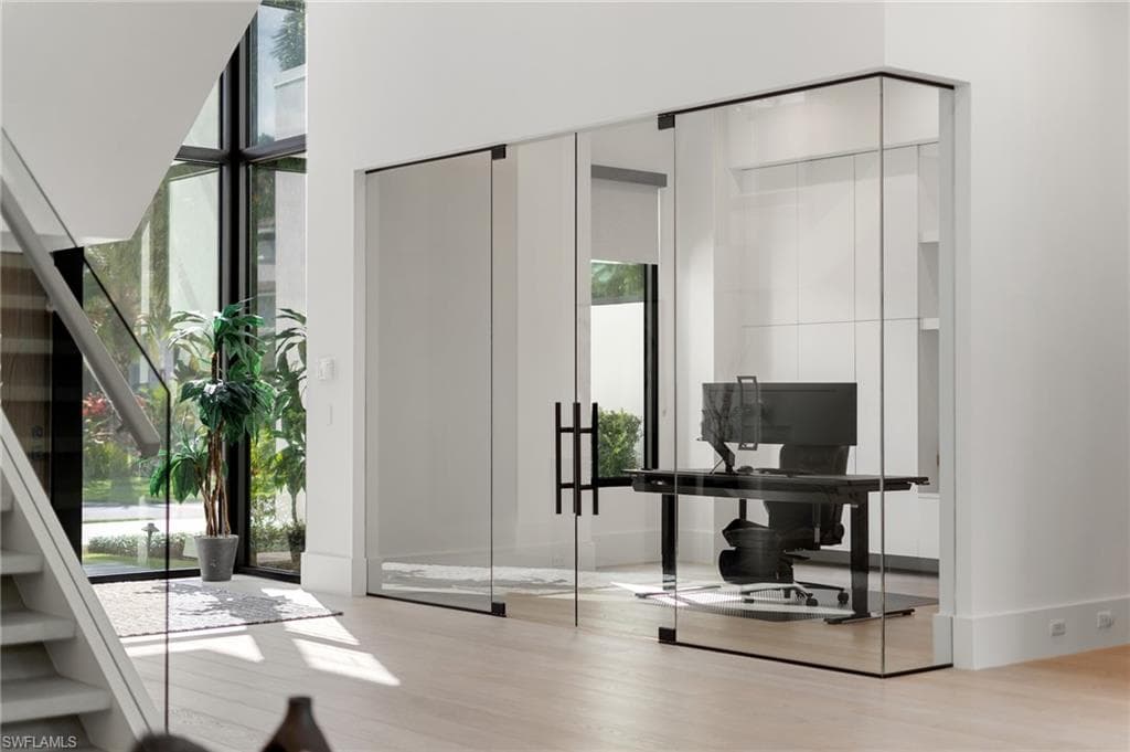 641 Starboard Dr, Naples, FL 34103-9