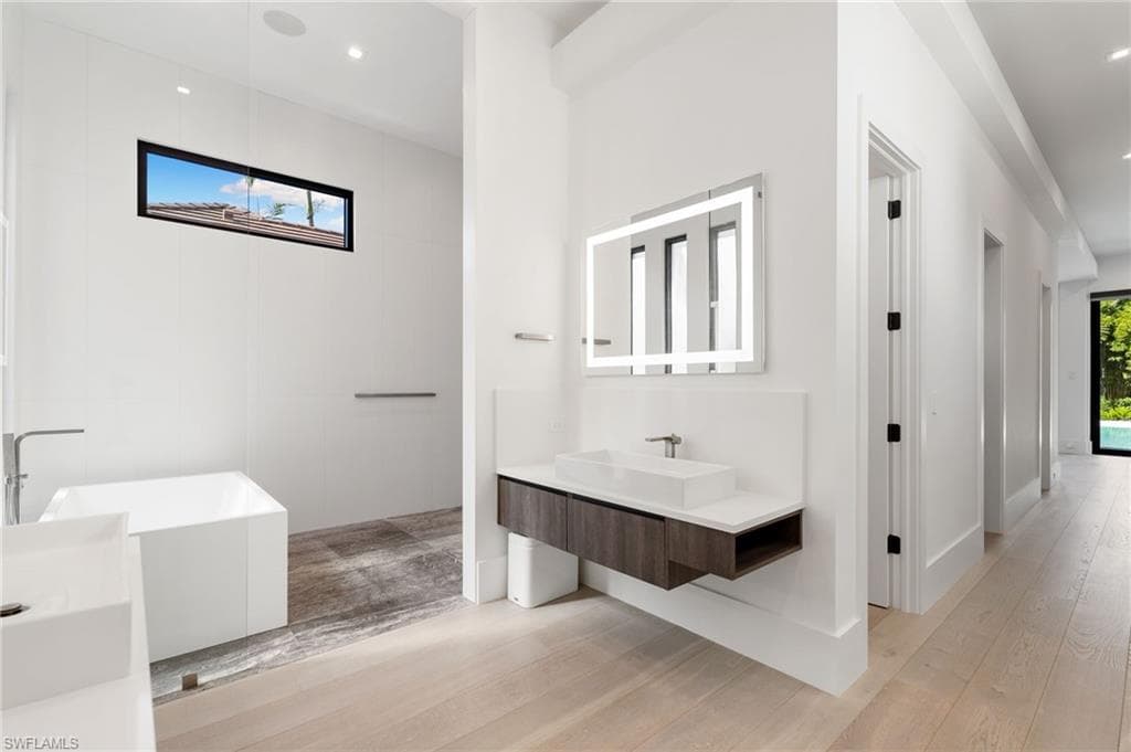 641 Starboard Dr, Naples, FL 34103-11