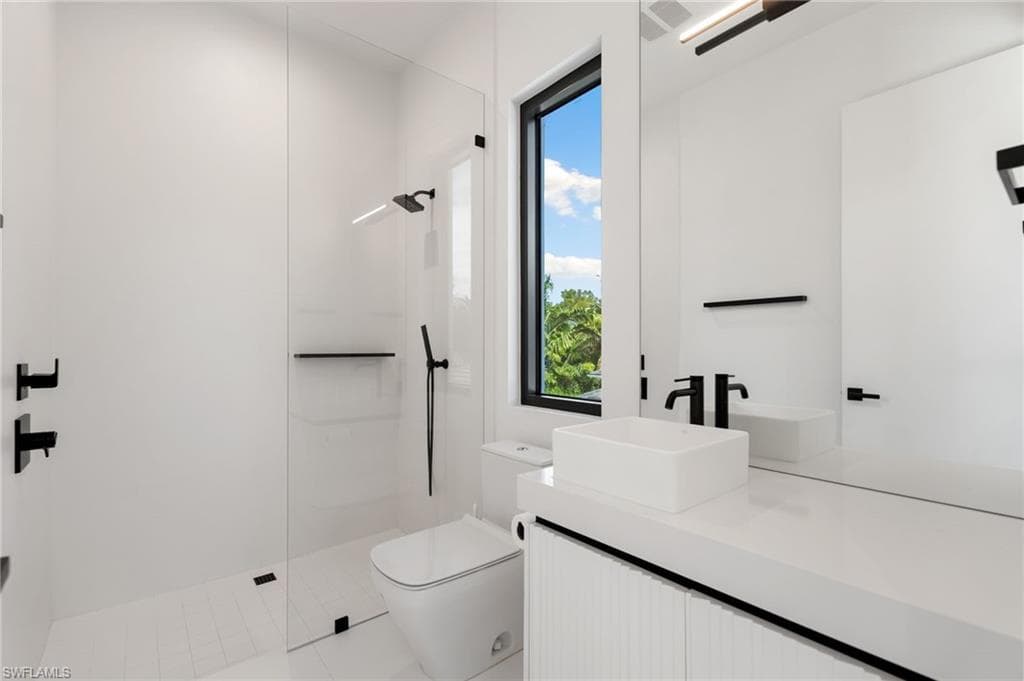 641 Starboard Dr, Naples, FL 34103-16