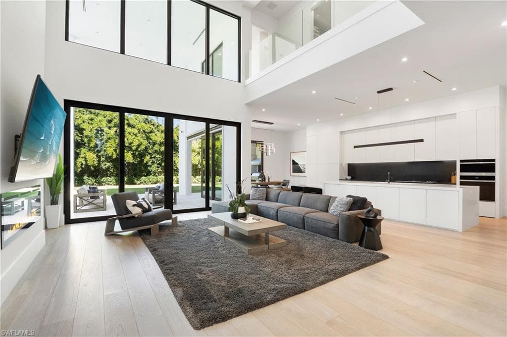 641 Starboard Dr, Naples, FL 34103-4