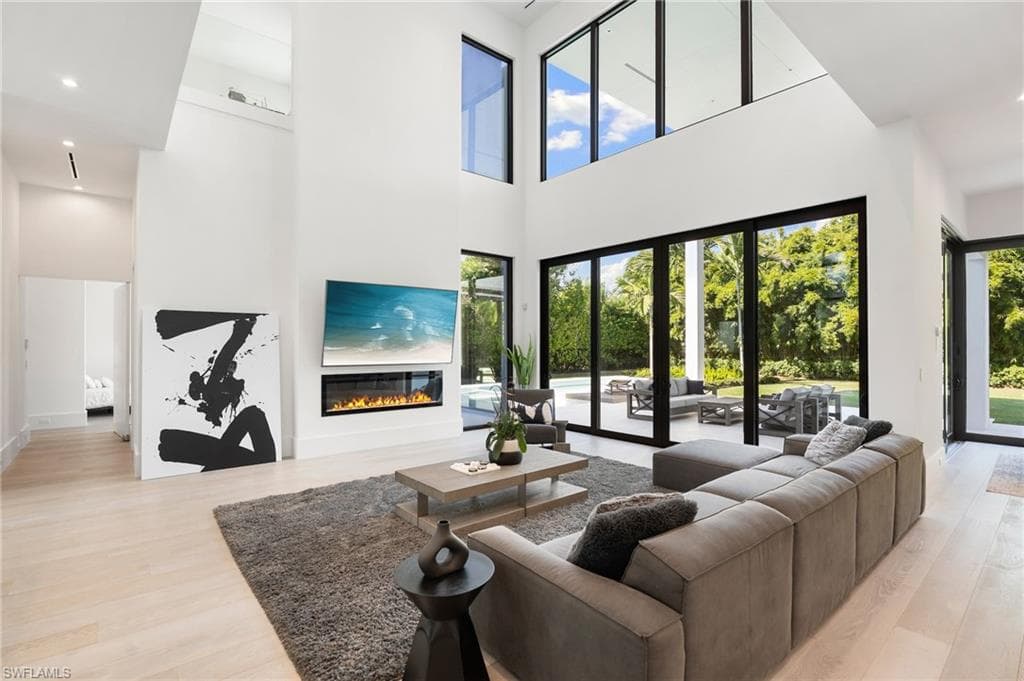 641 Starboard Dr, Naples, FL 34103-5