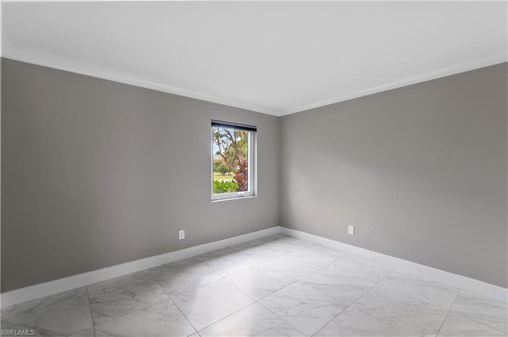 611 12th Ave S 611, Naples, FL 34102-8