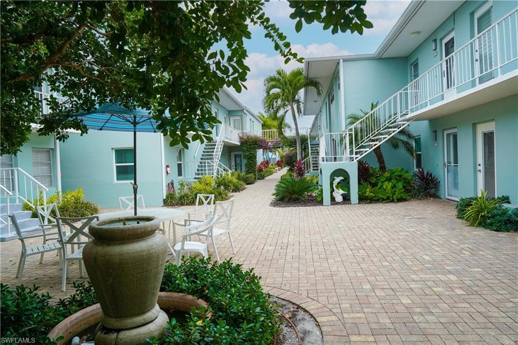 611 12th Ave S 611, Naples, FL 34102-11