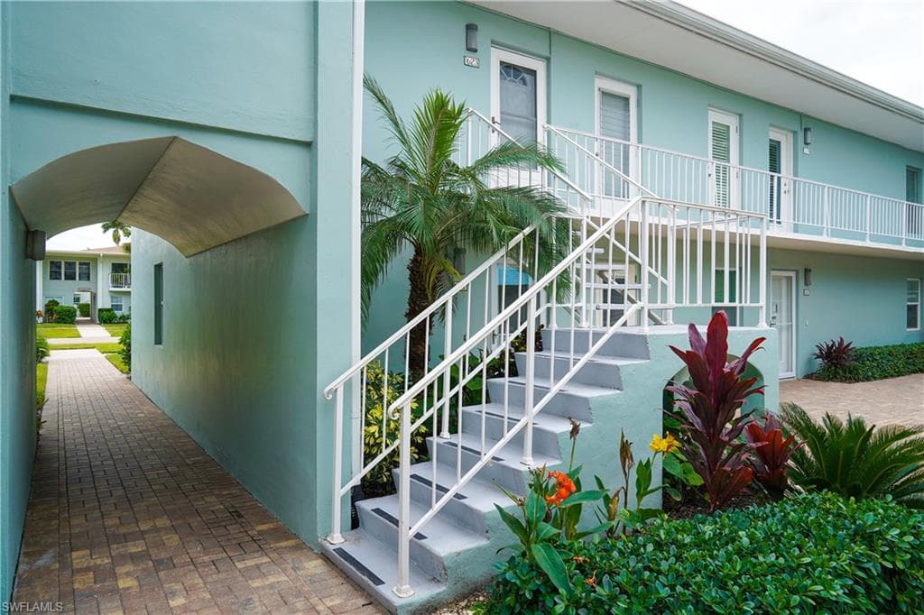 611 12th Ave S 611, Naples, FL 34102-12