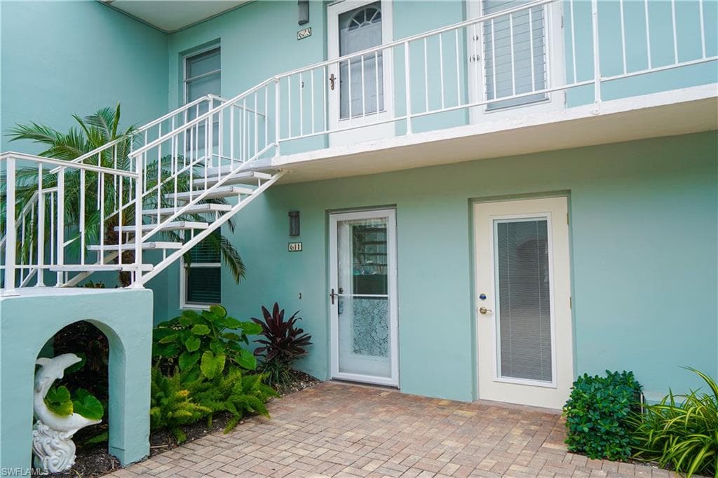611 12th Ave S 611, Naples, FL 34102-13