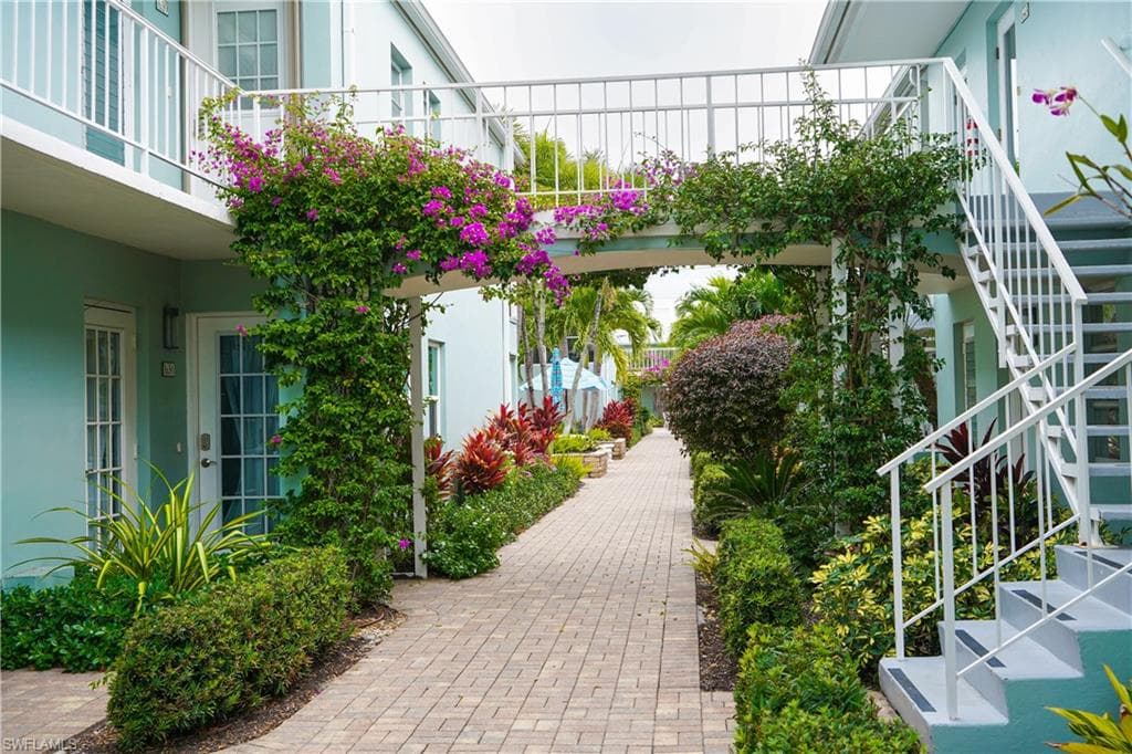 611 12th Ave S 611, Naples, FL 34102-14