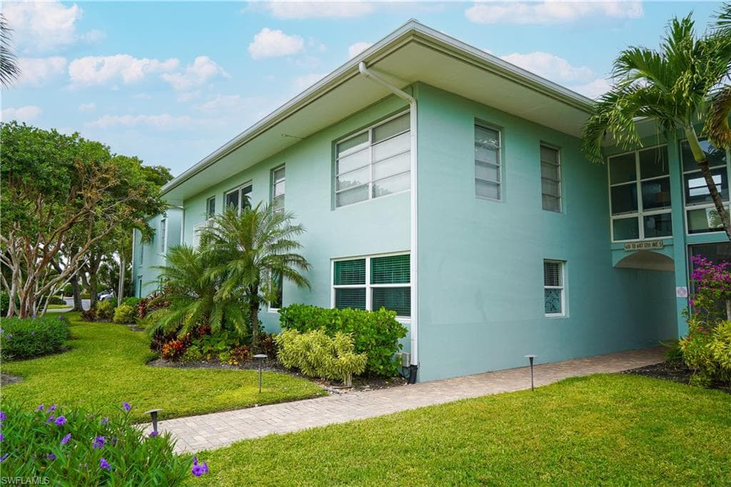 611 12th Ave S 611, Naples, FL 34102-15