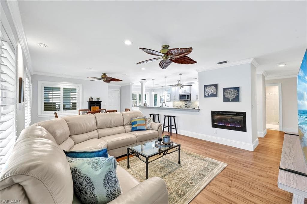 541 Club Side Dr, Naples, FL 34110-8