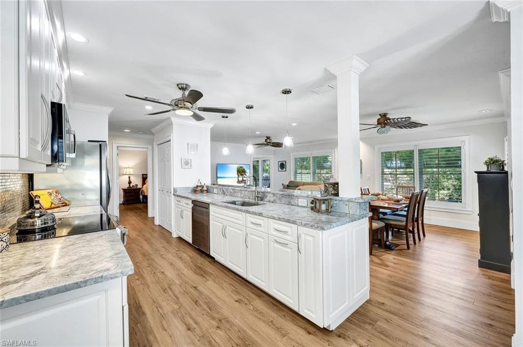 541 Club Side Dr, Naples, FL 34110-10