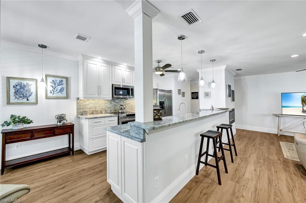 541 Club Side Dr, Naples, FL 34110-11