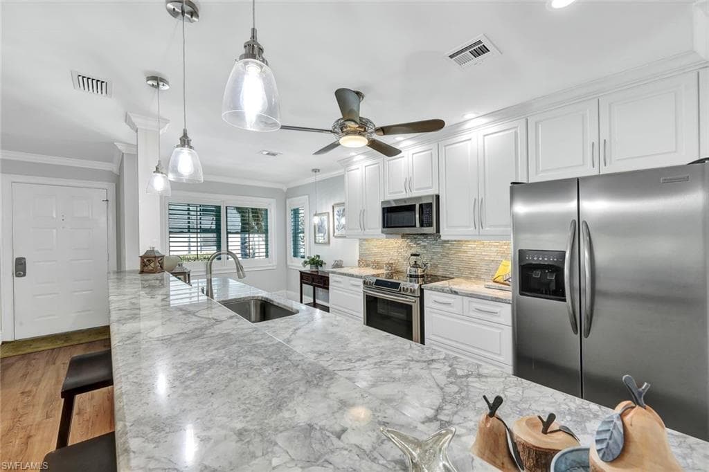 541 Club Side Dr, Naples, FL 34110-12