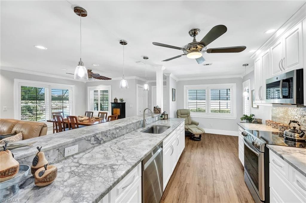 541 Club Side Dr, Naples, FL 34110-13