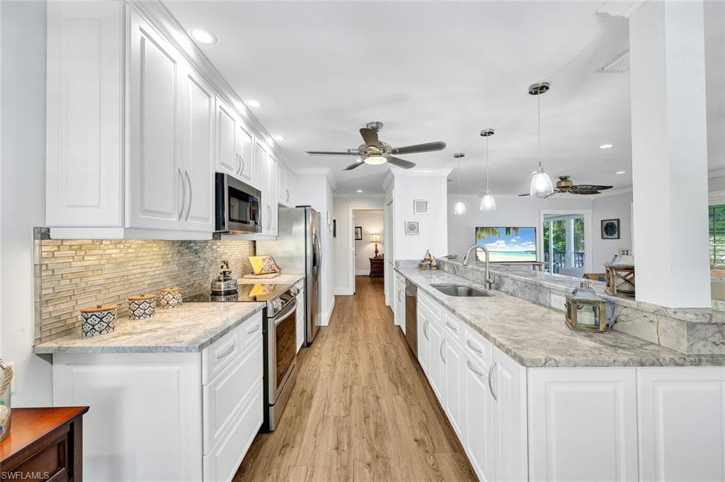 541 Club Side Dr, Naples, FL 34110-14