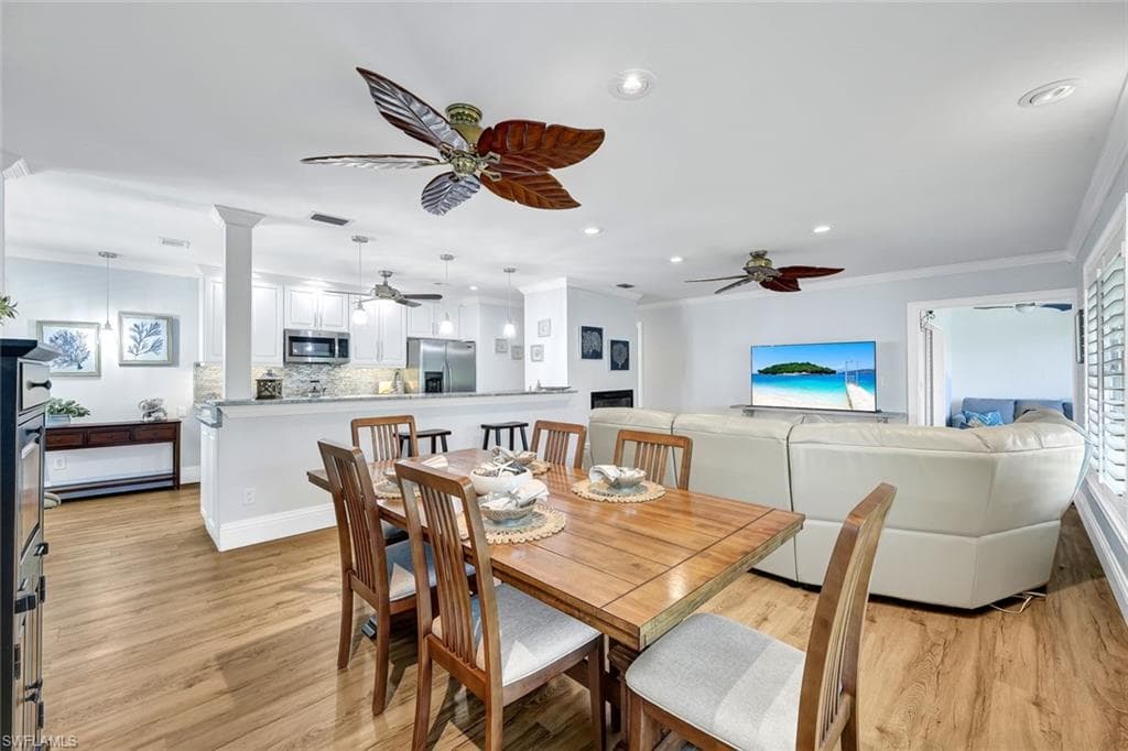 541 Club Side Dr, Naples, FL 34110-17