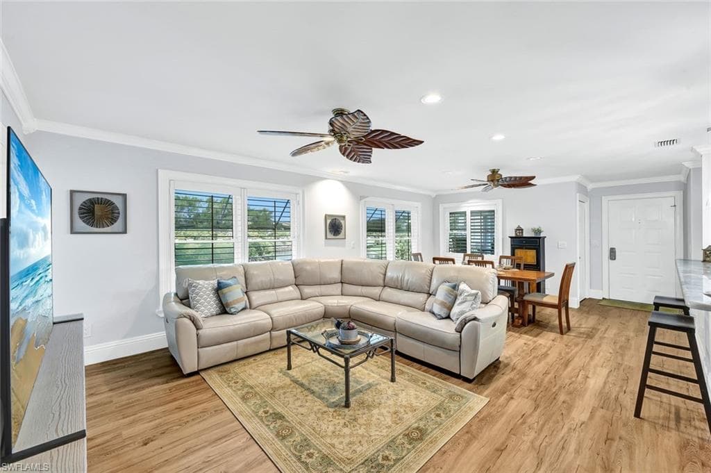 541 Club Side Dr, Naples, FL 34110-7