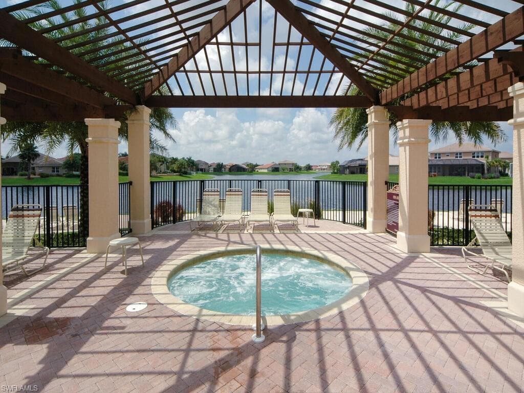 2346 Butterfly Palm Dr, Naples, FL 34119-19