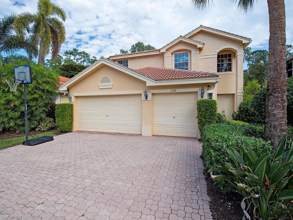2346 Butterfly Palm Dr, Naples, FL 34119-2