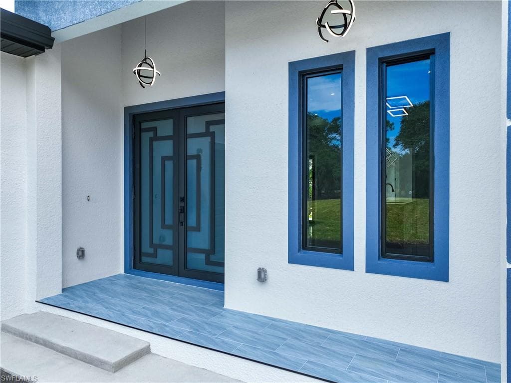 2744 8th Ave NE, Naples, FL 34120-8