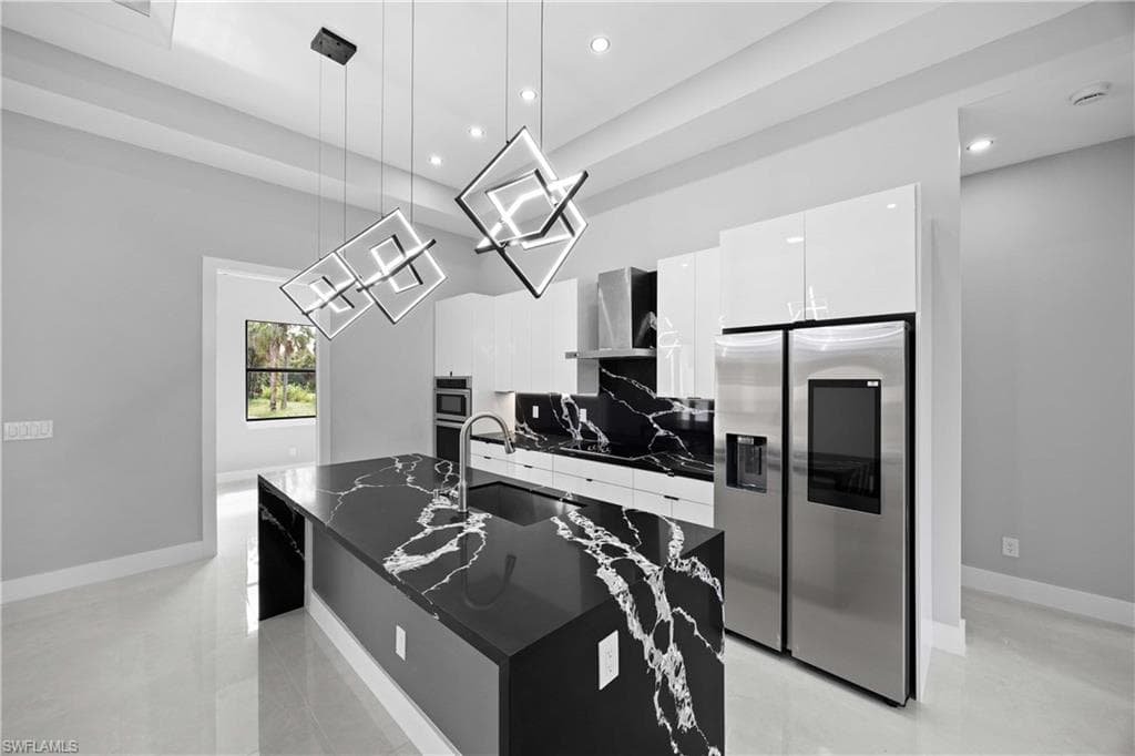 2744 8th Ave NE, Naples, FL 34120-14