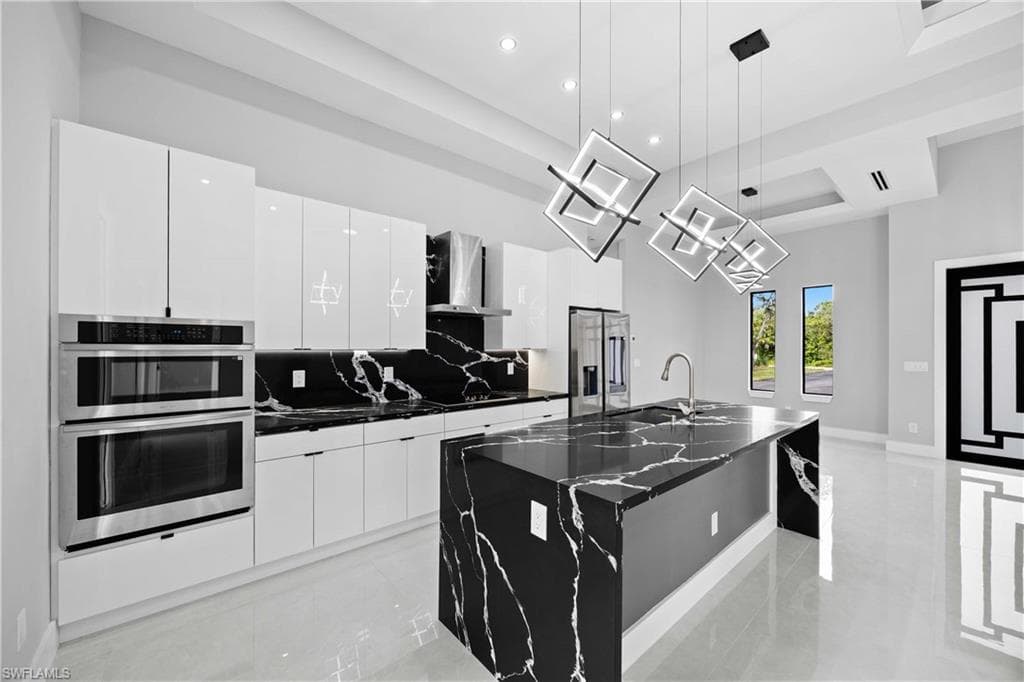 2744 8th Ave NE, Naples, FL 34120-15